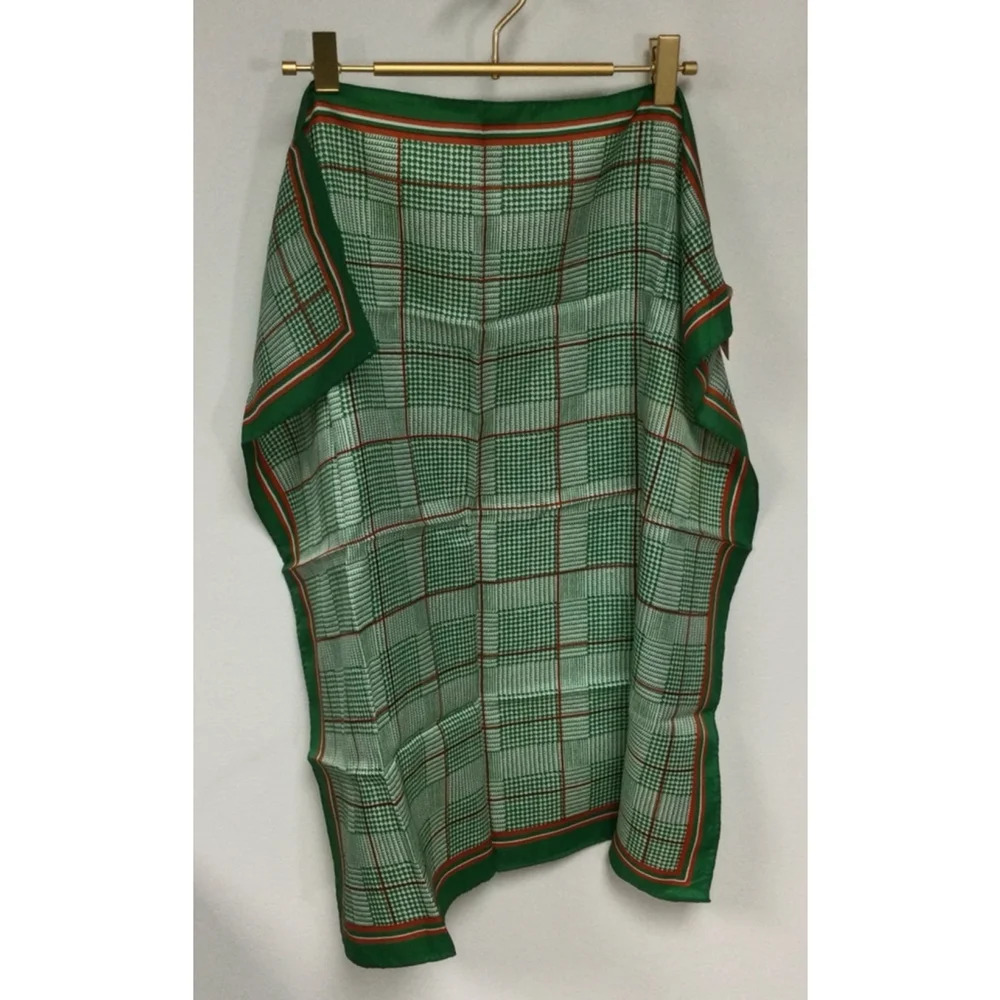 Vintage dead stock Unbranded Scarf, Green, 27x27 Inches